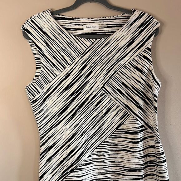 Calvin Klein Black & White Criss Cross Stripes Dress - Size 12 - Picture 4 of 11